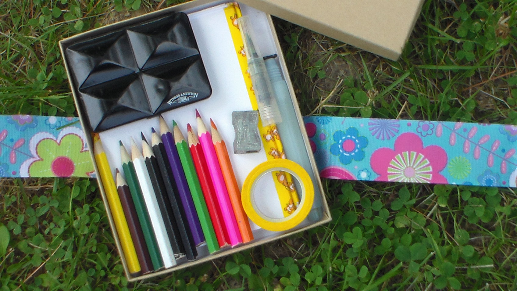 How to Make a Travel Art Kit for Kids